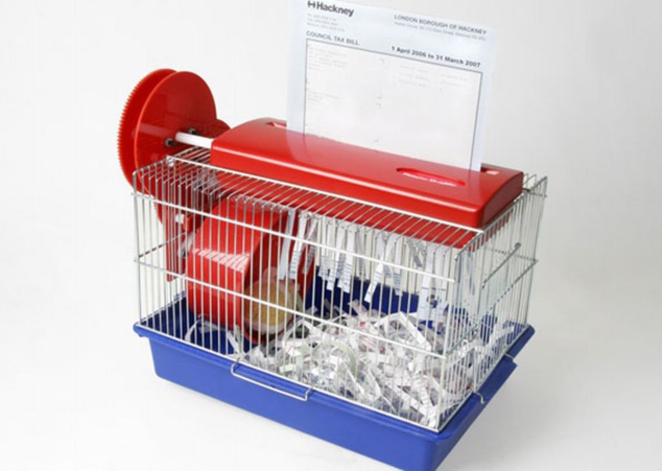 Designer cria triturador de papel Quando o hamster acordar terá corrido em sua rodinha e triturado o papel. Produto ainda não está disponível nas lojas | Reprodução / Telegraph