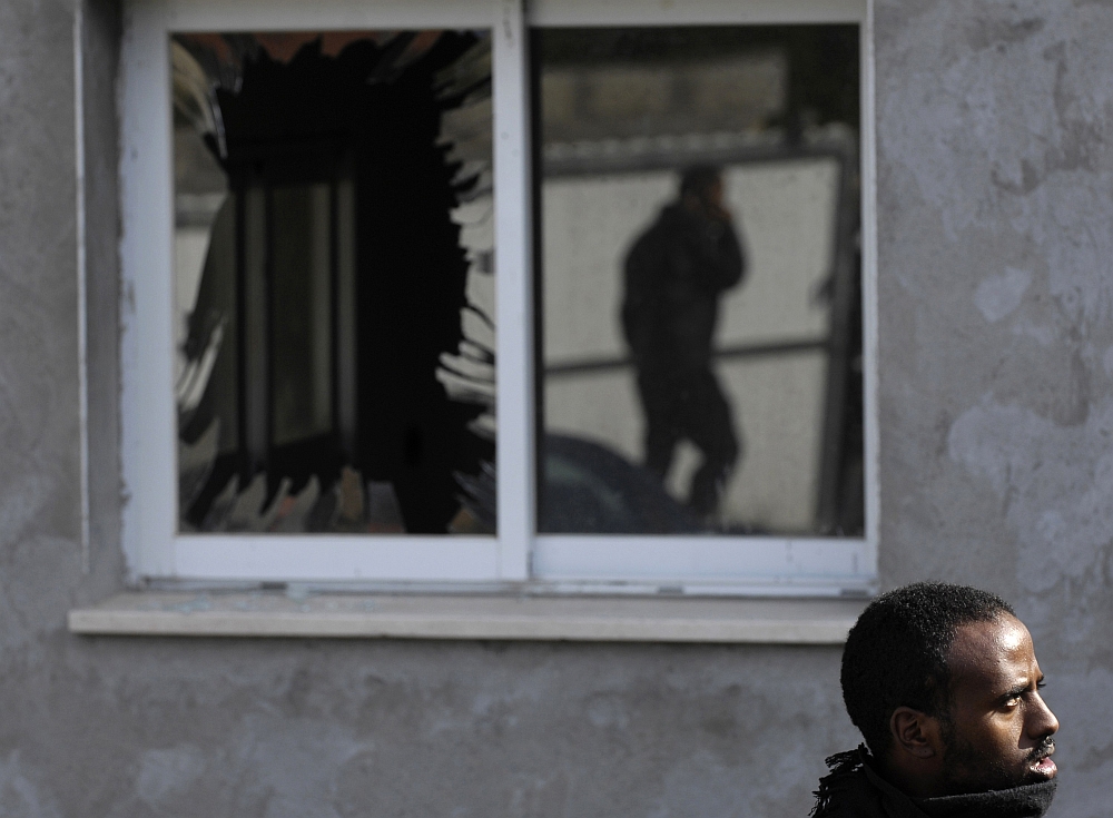 Janela quebrada na cidade de Ashkelon, nesta quarta-feira (24) | Reuters/Amir Cohen