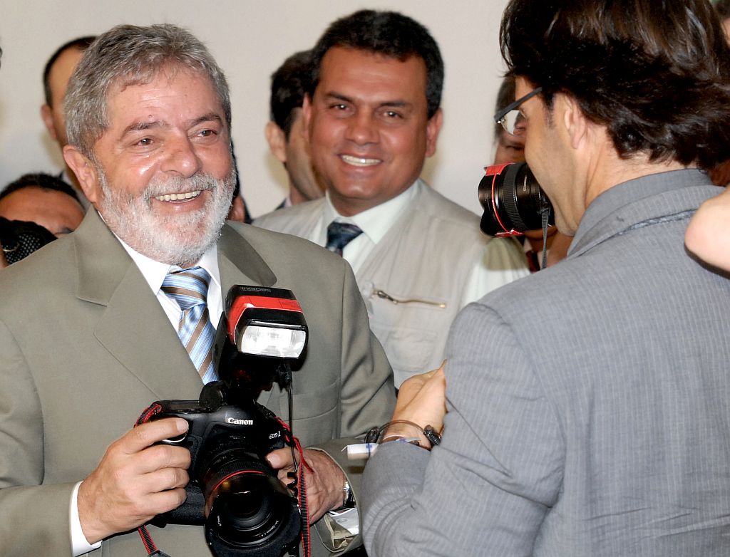 O presidente Luiz Inácio Lula da SIlva brinca com jornalistas que cobrem o Palácio do Planalto | Roosewelt Pinheiro/Abr