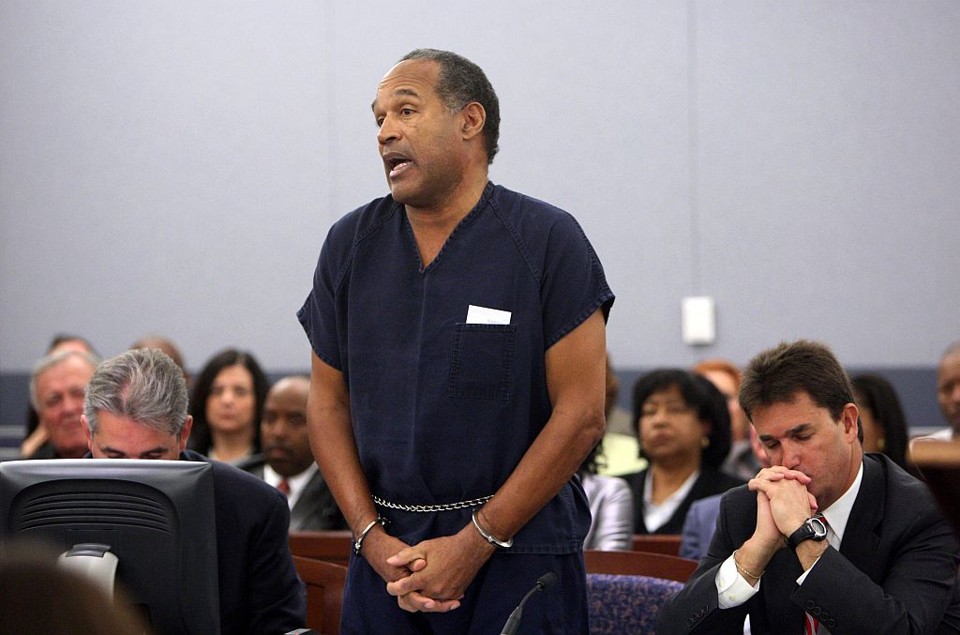 O.J.Simpson, pouco antes de ser condenado, pediu desculpas perante ao tribunal de Las Vegas e repetiu que "sentia muito" | Issac Brekken / Reuters