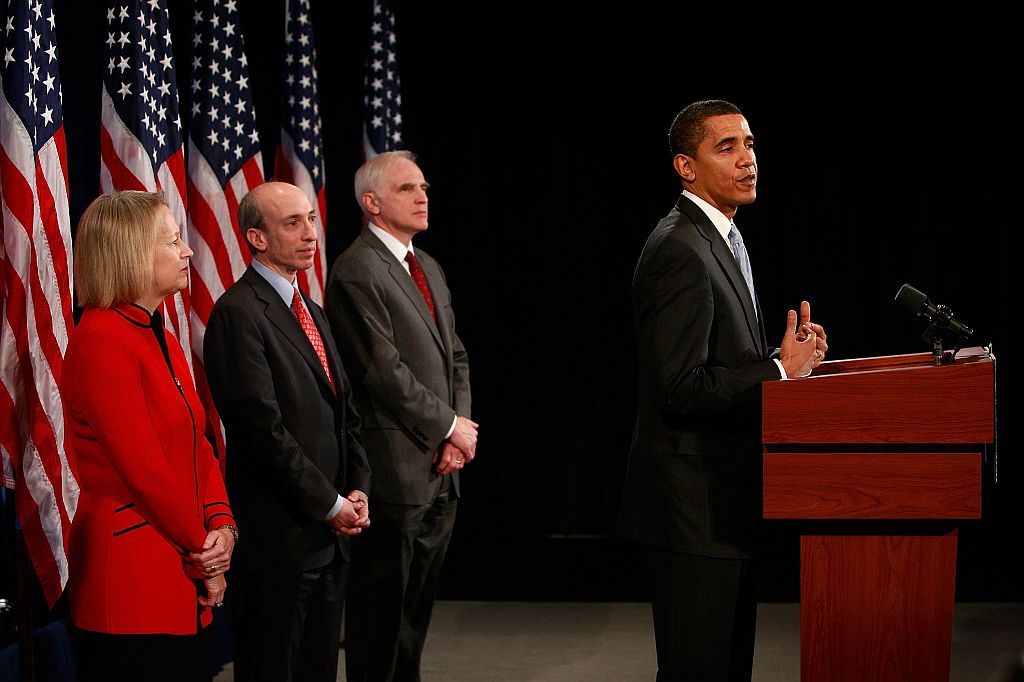 Barack Obama apresenta Mary Schapiro (esq.), Gary Gensler (centro) e Daniel Tarullo para sua equipe de transição | Scott Olson / AFP Photo