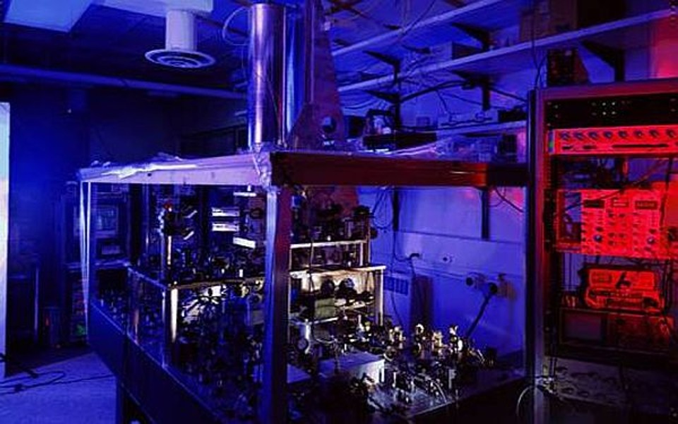 Relógio atômico de césio instalado no Instituto Nacional de Padrões e Tecnologia, em Boulder, Colorado | Divulgação