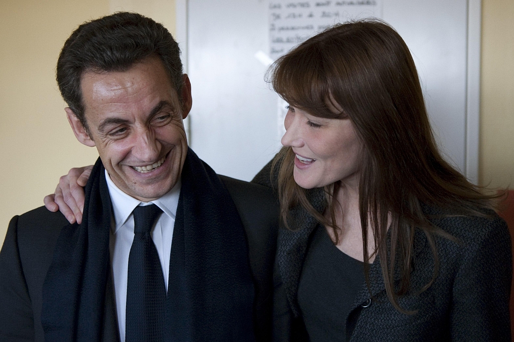 Sarkozy e Carla Bruni na saída do Copacabana Palace, no Rio de Janeiro | Philippe Wojazer / Reuters