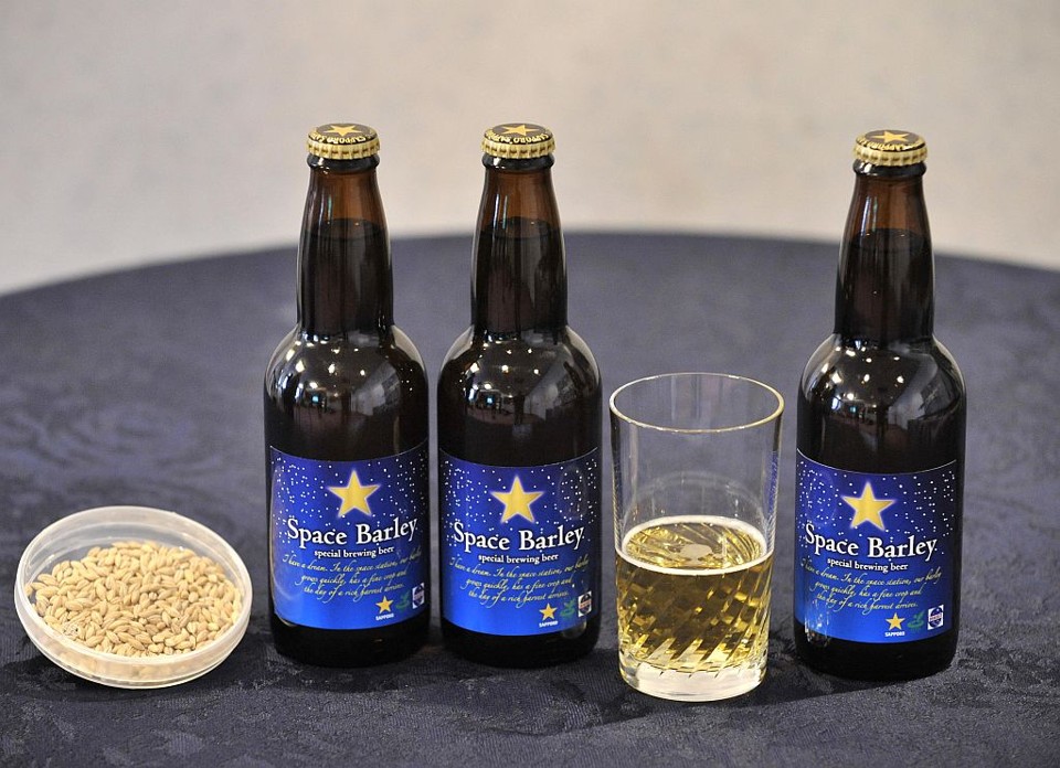 Cerveja "Cevada do Espaço" foi cultivada na Estação Espacial Internacional, no ano de 2006 | Yoshikazu Tsuno / AFP Photo