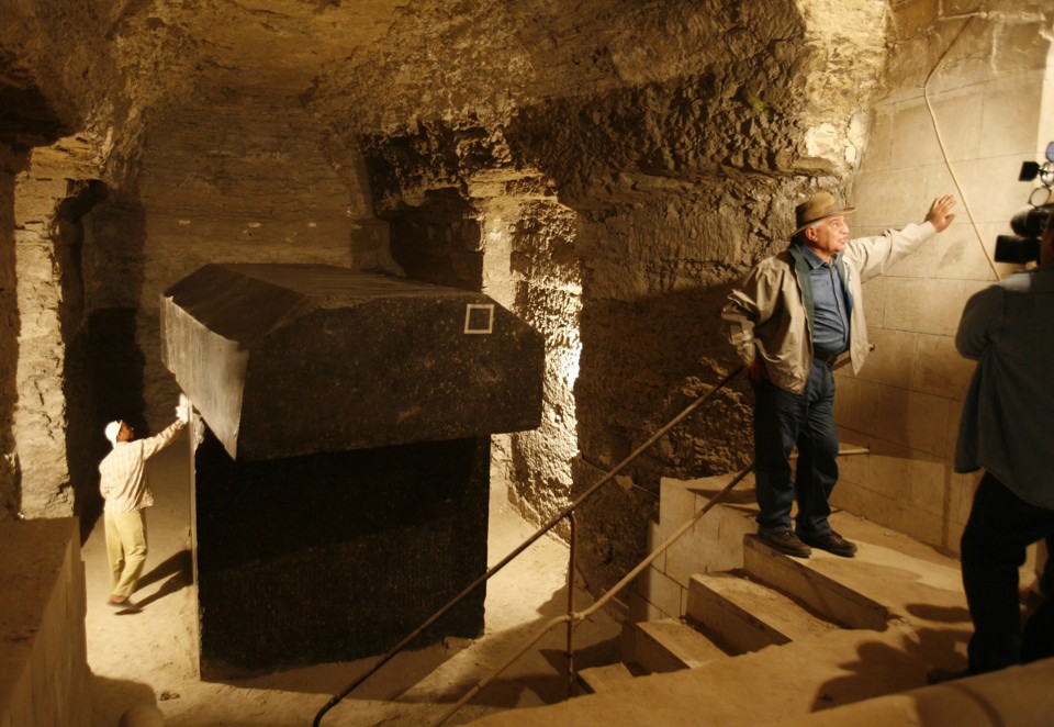 Chefe dos arqueólogos Zahi Hawass fala sobre o trabalho em Saqqara e da recente descoberta | Asmaa Waguih / Reuters