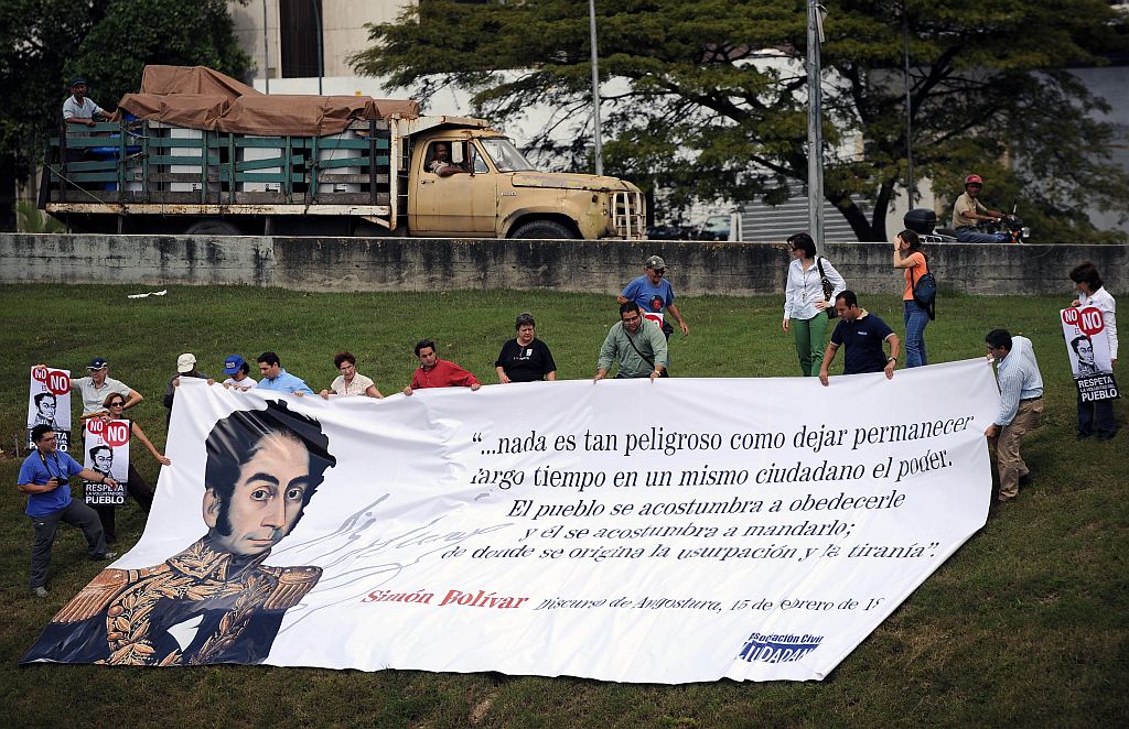 Nada é tão perigoso quanto deixar um cidadão no poder por muito tempo, disse Simon Bolívar em discurso de 1819 | Juan Barreto/AFP