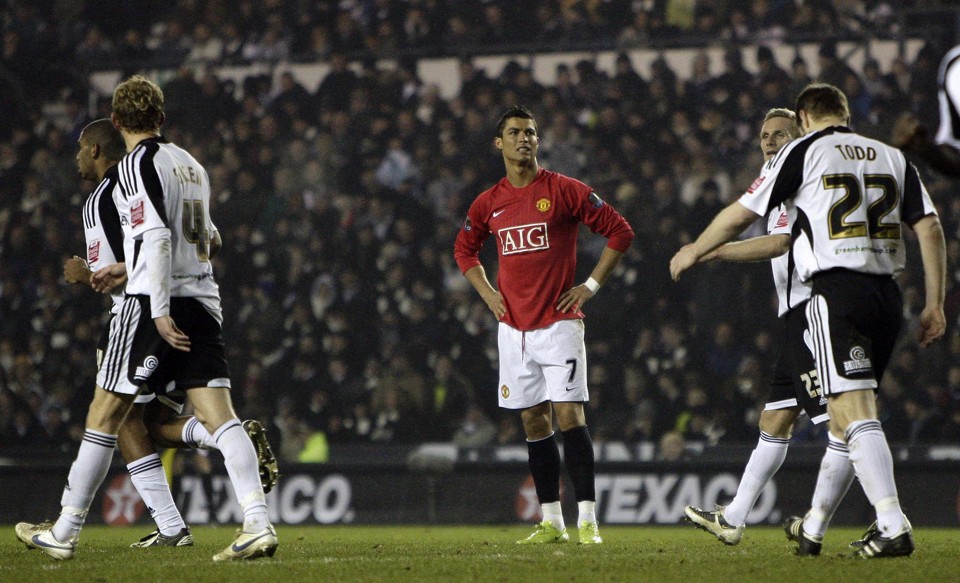 Derby County surpreende e vence Manchester United Mesmo com a entrada de Cristiano Ronaldo, Manchester United perdeu para o Derby County | Darren Staples / Reuters