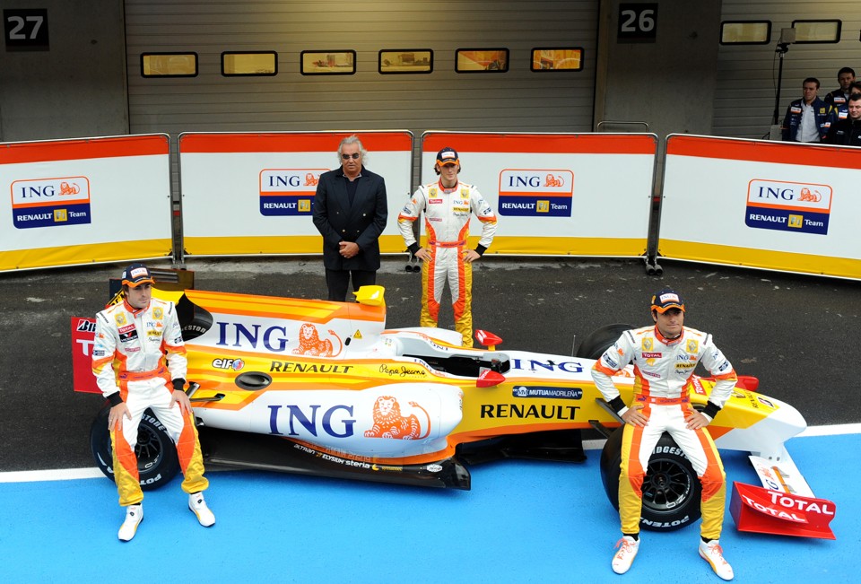Novo carro da Renault trocou azul pelo amarelo para a temporada 2009 | Francisco Leong / AFP