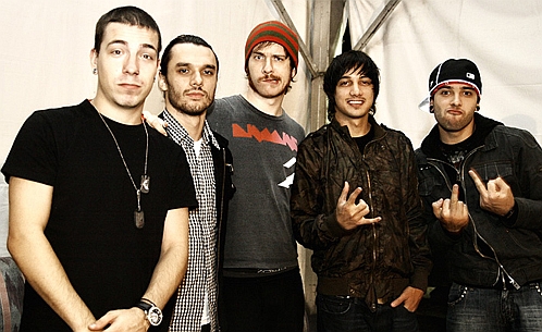 Nx Zero foi acusado pela banda americana Taking Back Sunday de plagiar a canção MakeDamnSure na música "Daqui Pra Frente" | Divulgação / Fotolog da Banda