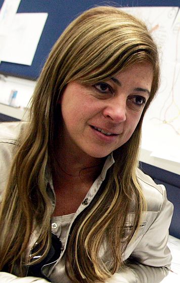 É um absurdo Curitiba não ser a sede. É a cidade mais bem preparada, muito acima das outras capitais. (...) O metrô é essencial. O torcedor já sairia dentro do estádio, sem trânsito e sem perigo. Elaine Zanon, vice-presidente da Associação Brasileira de Escritórios de Arquitetura do Paraná (ASBEA PR) | Priscila Forone/Gazeta do Povo