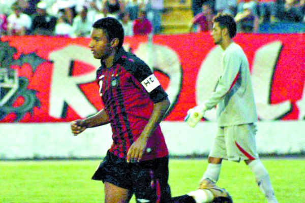 O lateral-direito Raul é o artilheiro do Atlético na Copa São Paulo, com quatro gols: o últimos deles deu início à reação contra o São Paulo, na semifinal | Bê Caviquioli/Futura Press