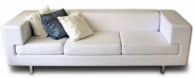Sofá Jacarta, em couríssimo, da Inove Store. De R$ 2.754,79 por R$ 1.790,61 |