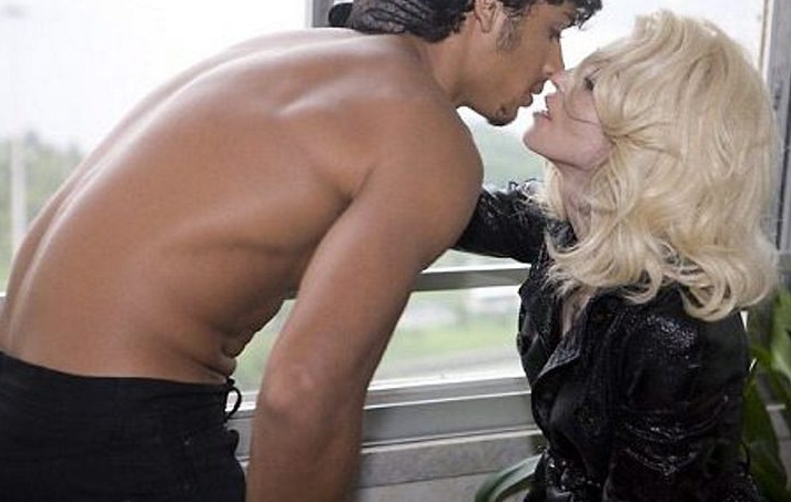 Jesus e Madonna na revista "W" | Reprodução/O Globo Online