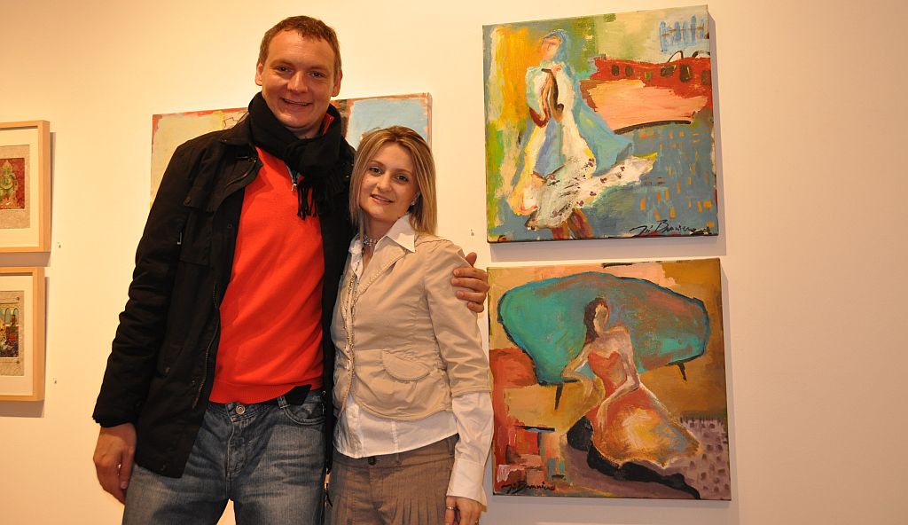 Em temporada de estudos em Nova Iorque, o artista plástico paranaense Marcelo Conrado foi prestigiar a abertura da exposição de sua colega e conterrânea Michele Bruniera, na Pleyades Gallery, no último dia 3. Os dois são artistas exclusivos da galeria da marchande Zilda Fraletti. |