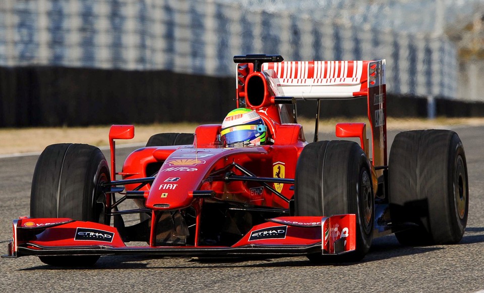 Suposta irregularidade no escapamento pode dar dor de cabeça à Ferrari nesta temporada | Alberto Cridpa / AFP