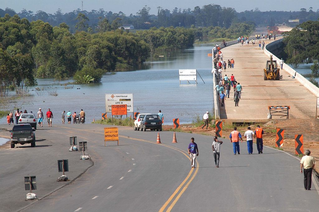 Trecho interditado da BR-101 entre Maracajá e Araranguá, no sul catarinense: liberação prevista para esta quarta-feita | James Tavares/SECOM