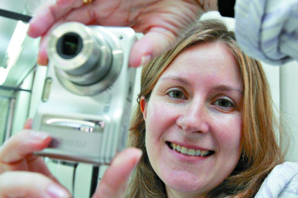 A publicitária Caroline: câmeras empresatadas de amigos até descobrir qual era a mais adequada | Ivonaldo Alexandre/Gazeta do Povo