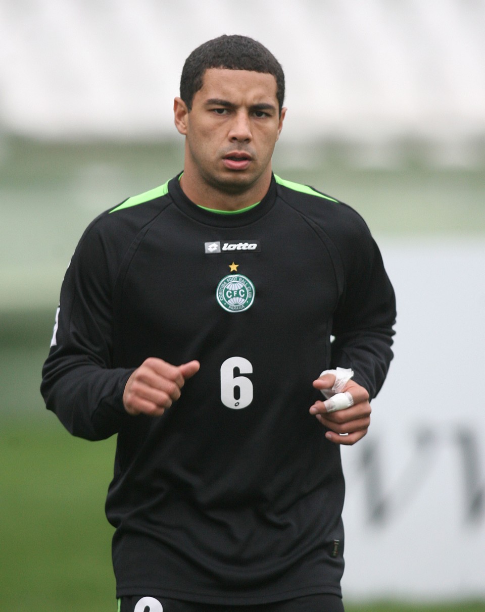 Meia João Henrique vai defender o Coritiba na temporada 2009 | Valterci Santos / Gazeta do Povo