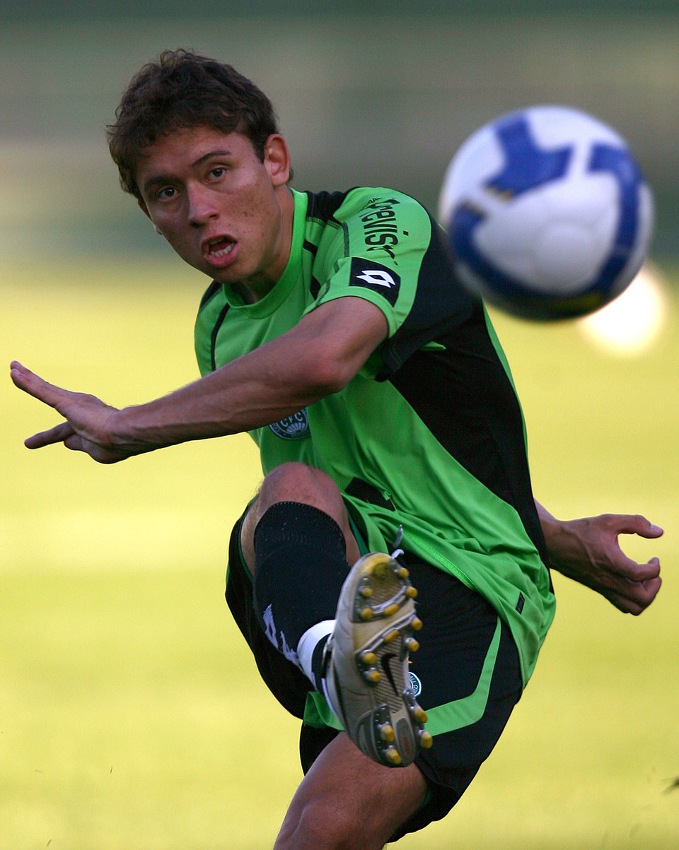Depois do Coritiba e do Palmeiras, Keirrison pode vestir a camisa do Atlético - o de Madrid | Rodolfo Bührer / Gazeta do Povo