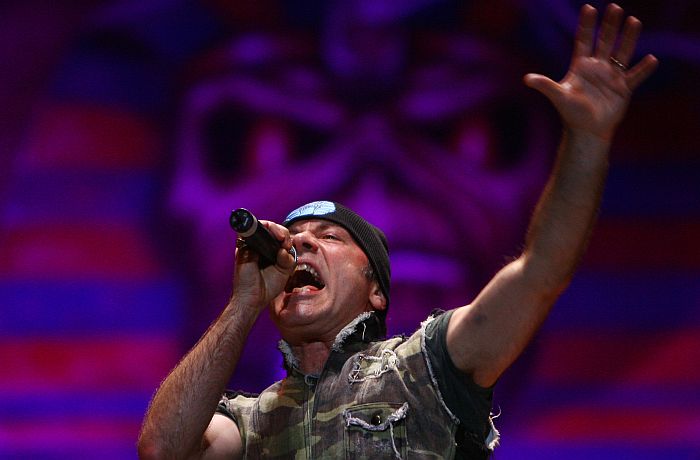 Bruce Dickinson, vocalista do Iron Maiden, em show na Pedreira Paulo Leminski | Rodolfo Bührer/Arquivo/Gazeta do Povo