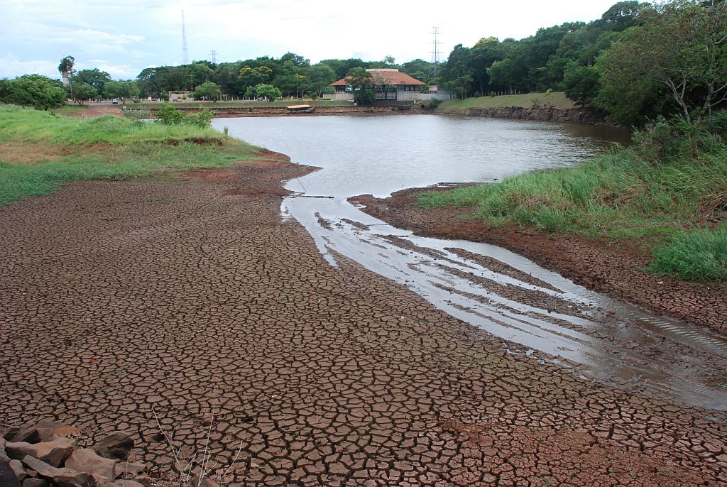 Canal que liga a Delegacia de Polícia Marítima inaugurada pela Polícia Federal em novembro ao Rio Paraná está seco | Jean Cleber/Revelle