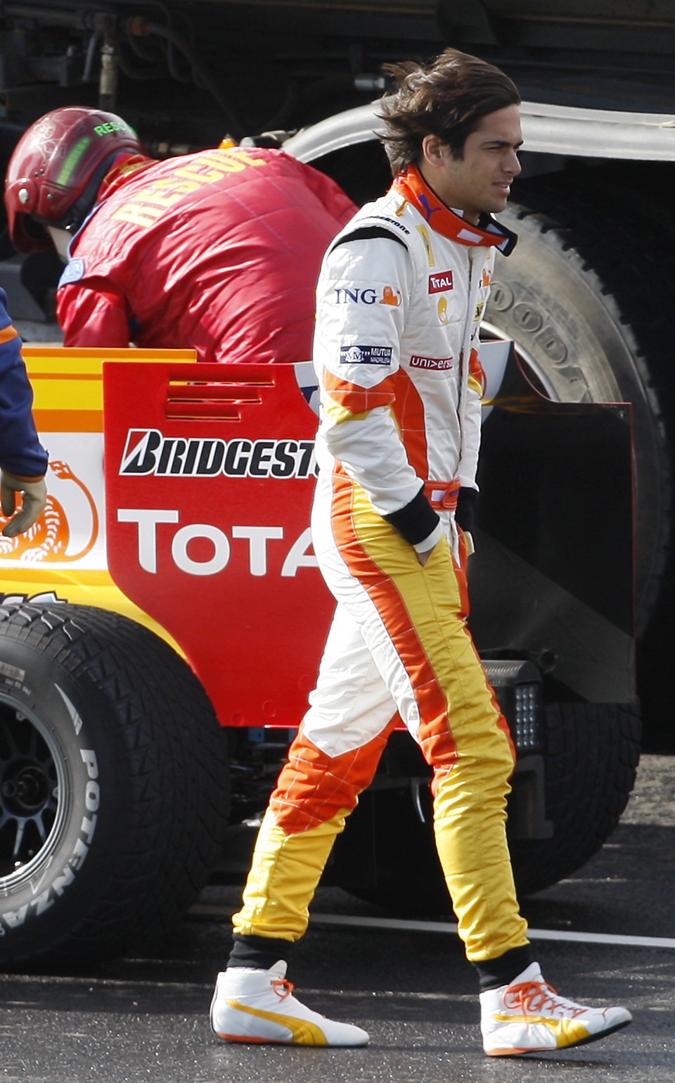 Nelsinho Piquet frustrado com dia de treinos em Algarve | Reuters