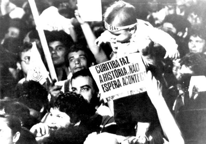 Curitibanos se amontoaram para lutar pela eleição direta para presidente |