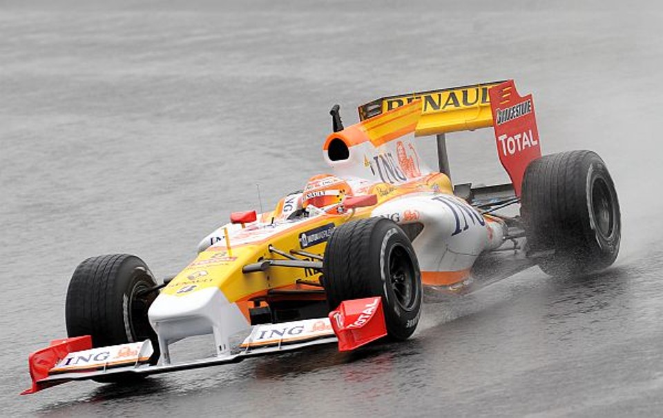 Alonso e Piquet são os pilotos da Renault | Francisco Leong / AFP