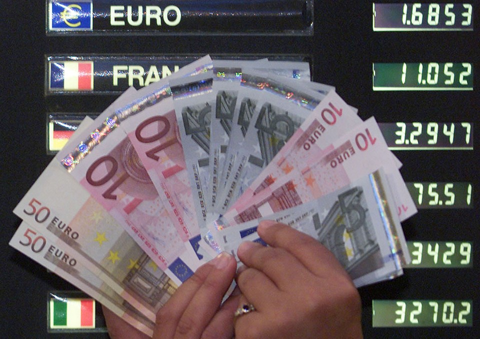 O euro, moeda que passa a vigorar na Eslováquia, foi introduzido nos mercados financeiros em 1999 e suas primeiras notas entraram em circulação em 1º de janeiro de 2002 | Russell Boyce / Reuters