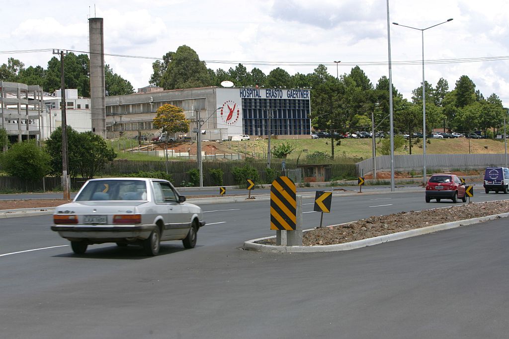 Passagem entre pistas da Linha Verde: risco de choque entre veículos | Ivonaldo Alexandre/Gazeta do Povo
