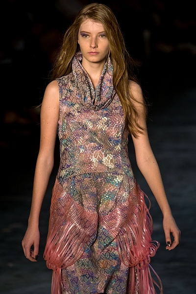 A mulher futurista de Kulig. | Nelson Almeida/AFP