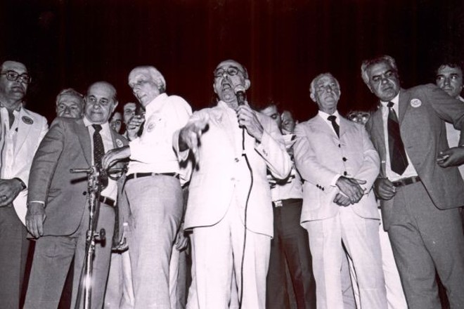 Eneas Farias, Tancredo Neves, Ulisses Guimarães, Trajano Bastos, Franco Montoro e José Richa |