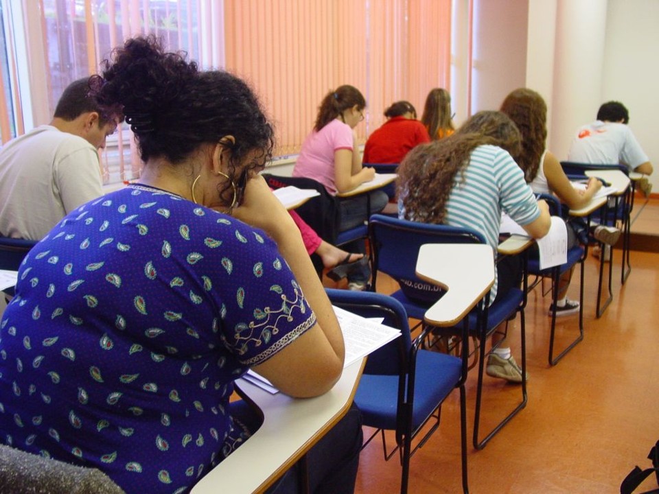 Candidatos prestam exame no Cespe/UnB: organizadora é famosa por exigir interpretação em toda a prova | Daiane de Souza/UnB Agência