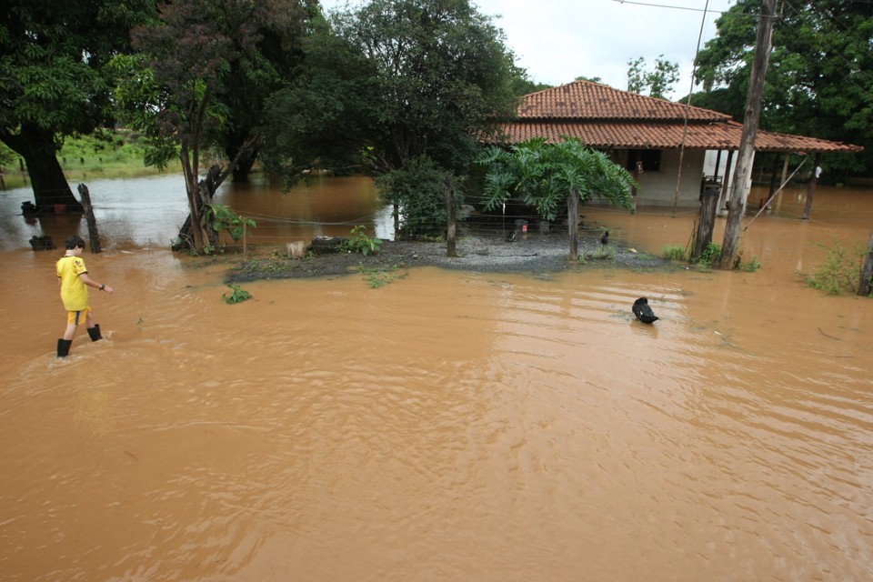 Minas tem 61 municípios em situação de emergência Mais de duas mil pessoas estão desalojadas e 45 famílias tiveram as casas destruídas | CARLOS RHIENCK/JORNAL HOJE EM DIA