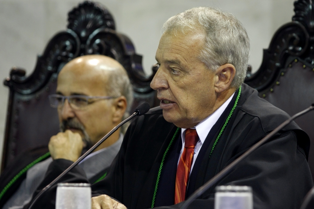 Estou sendo investigado? Deixa investigar. Você quer saber do Tribunal (de Contas) ou da operação gafanhoto? Estou à disposição para falar do Tribunal. Não estou à disposição para falar do gafanhoto.Hermas Brandão, ex-presidente da Assembleia e novo presidente do TC | Daniel Derevecki/Gazeta do Povo