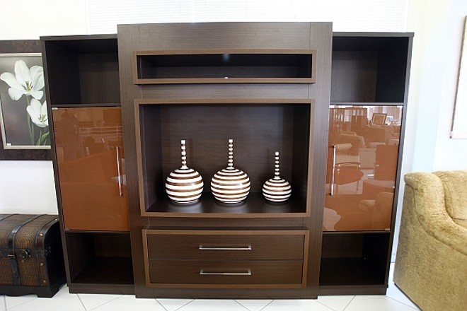 O móvel da Luminar tem portas para