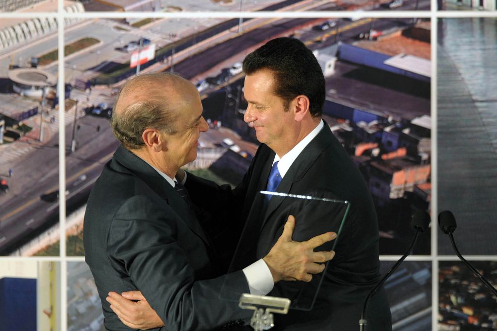 Serra e Kassab: troca de elogios marcou posse do prefeito reeleito | Adriano Vizoni/Futurapress