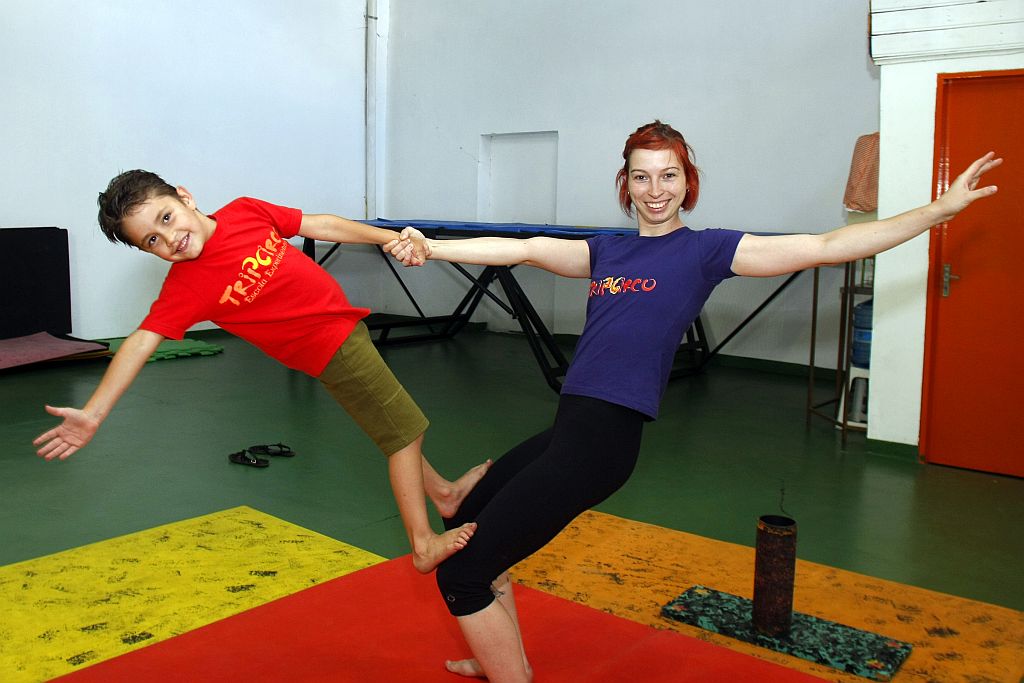 Aulas de circo: Ian, de 5 anos, se diverte e ao mesmo tempo desenvolve novas habilidades | Daniel Derevecki/Gazeta do Povo