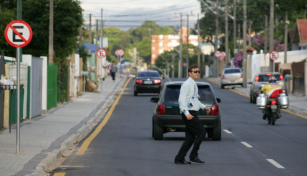 Lanzarin e o estacionamento proibido: moradores não podem receber visitas | Daniel Castellano/Gazeta do Povo