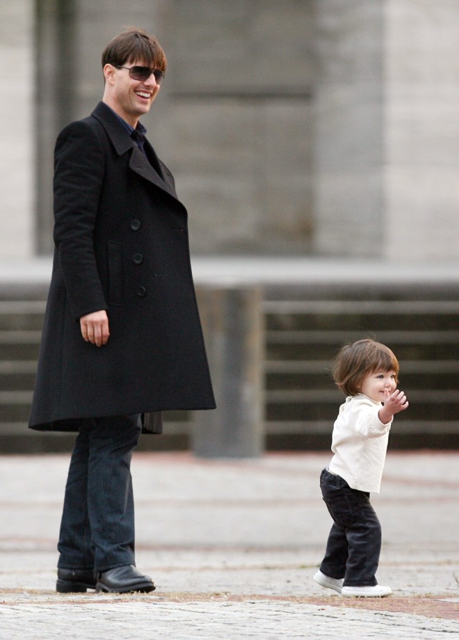 Suri, filha do casal Tom Cruise e Katie Holmes, também virá ao Brasil |