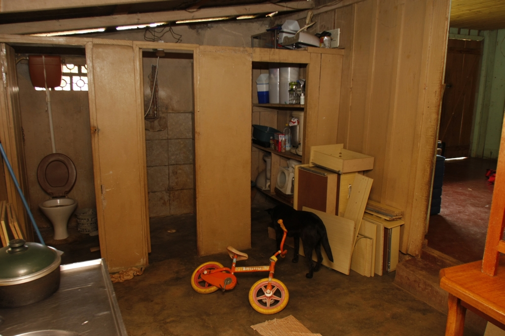 Casa em Araucária onde vivia o menino Miguel Gutbier, que morreu na quinta-feira, à espera de um transplante de coração: falta de condições adequadas para receber um paciente transplantado | Daniel Derevecki/Gazeta do Povo