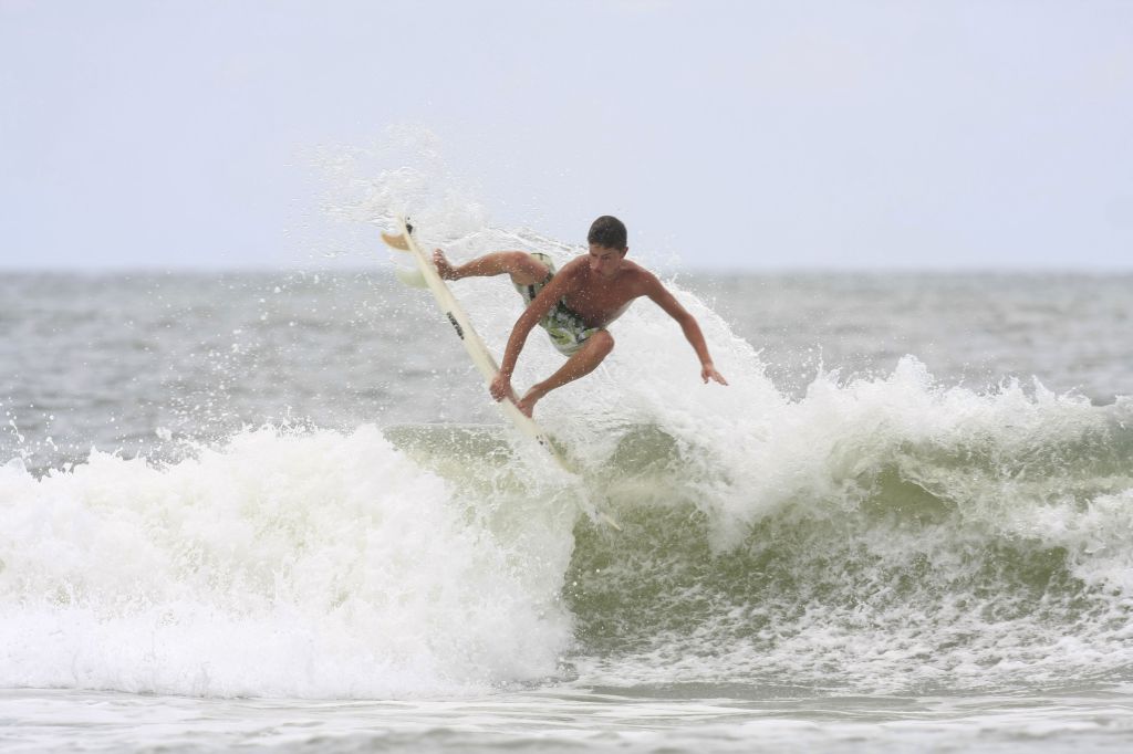 A primeira etapa do Circuito Paranaense de Surfe 2009 promete agitou as areias de Ipanema, em Pontal do Paraná | Giuliano Gomes/Gazeta do Povo