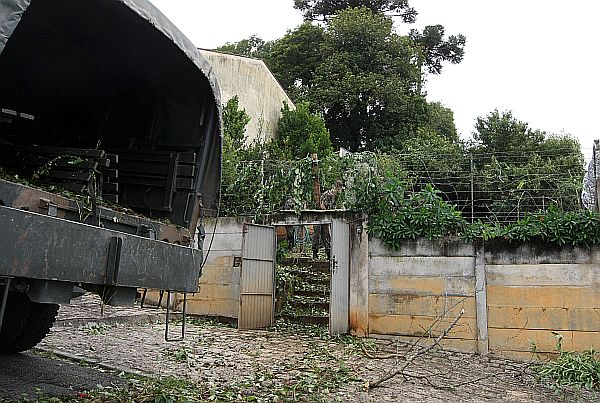 Caminhão em limpeza de terreno particular: pagamento ao Fundo do Exército. | Priscila Forone/Gazeta do Povo