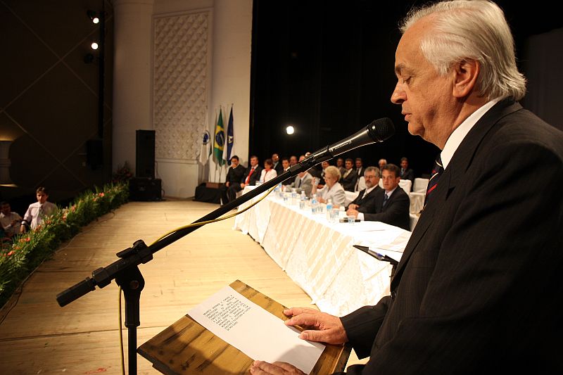 Pedro Wosgrau Filho, prefeito de Ponta Grossa, faz seu juramento na posse de seu terceiro mandato | Henry Milleo/Gazeta do Povo