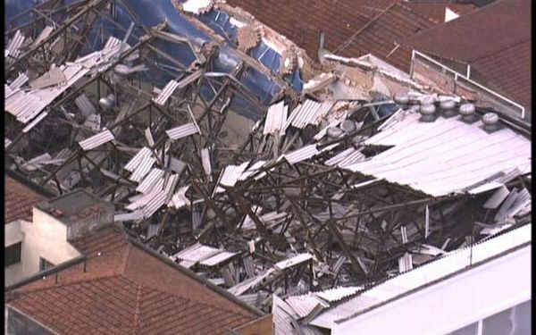 Teto da igreja Renascer desabou na Zona Sul de SP | Reprodução/ TV Globo