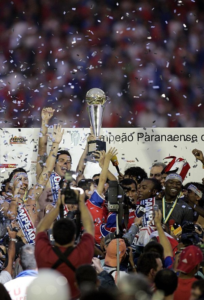 O Paraná deu a volta olímpica em 2006, no Pinheirão: Tricolor ganhou os quatro últimos estaduais decididos sem uma final | 