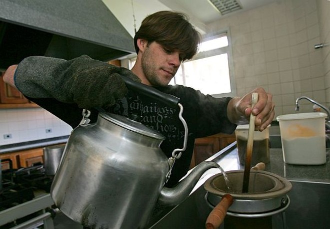 John tem facilidade com números e planeja trabalhar em um banco |