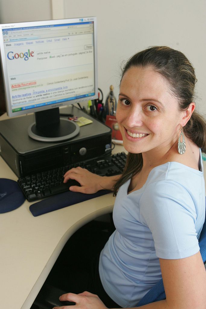 Nem os médicos sabiam ao certo o que ela tinha, mas suspeitavam de que fosse artrite reativa. Joguei o tema no Google e apareceram coisas terríveis, fiquei apavorada, chorei, foi terrível. Juliana Zanetti Gazaniga, economista e mãe de Pietra, de 4 anos, internada no ano passado com inchaço nas pernas e nos pés | Ivonaldo Alexandre/Gazeta do Povo