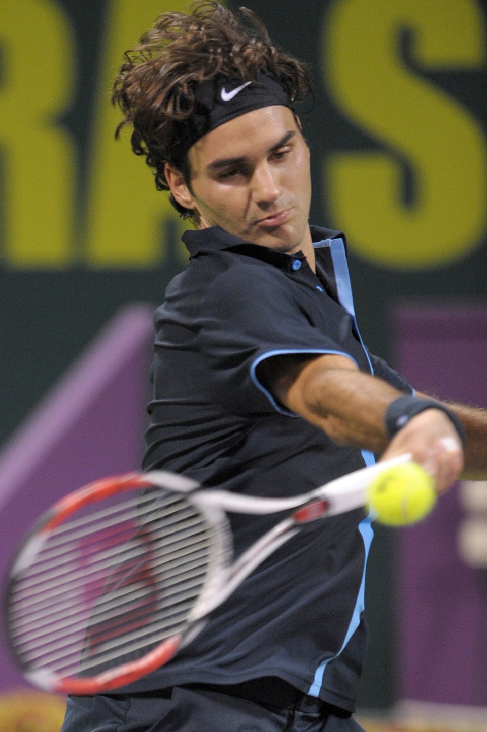 Roger Federer supera Andreas Seppi e vai às quartas-de-final em Doha Roger Federer atropelou outro italiano em Doha e segue rumo às fases finais | Martin Bureau / AFP