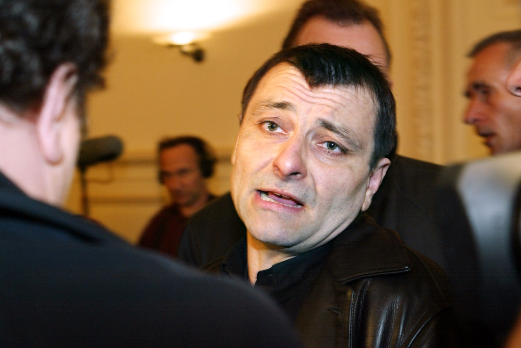 Defesa de Battisti (foto) alega que como o status de refugiado político é irrecorrível, italiano não precisaria mais estar em prisão preventiva | Jean Loupgaut/AFP